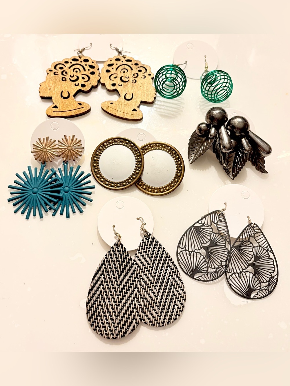 Lot of 7 Pairs Mixed Fashion Earrings Wood & Metal Hoop
Stud Drop Hook